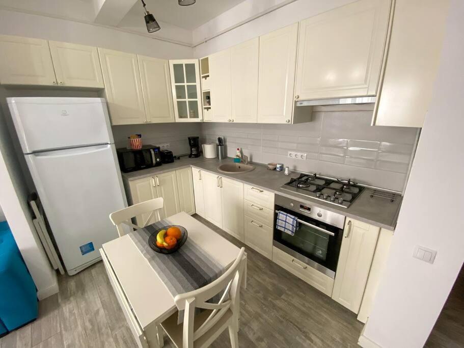 Cozy Central Apartment With 2 Rooms 부쿠레슈티 외부 사진